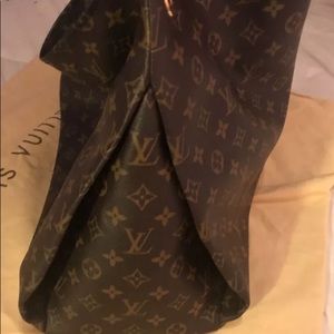 Sold  Authentic Louis Vuitton Artsy GM